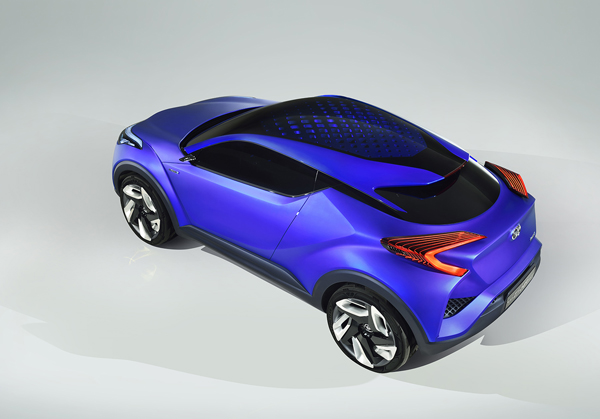 Haute couture Parijs Toyota C-HR Concept back