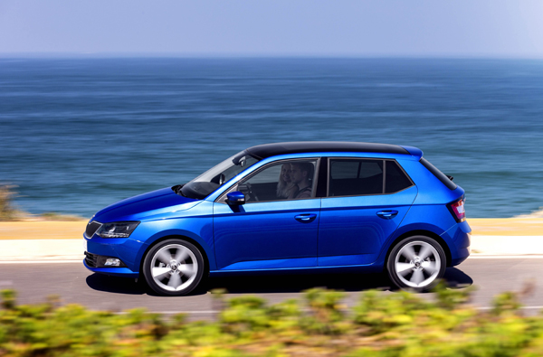 Nieuwe SKODA Fabia in Paris side