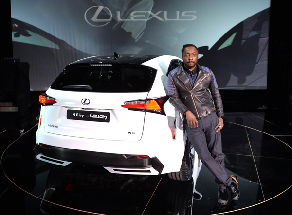 will i am presenteert eigen versie Lexus NX party Paris Fashion Week show back