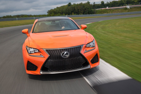 Lexus RC F hoogwaardige techniek potente prestaties action