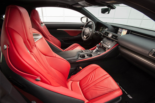 Lexus RC F hoogwaardige techniek potente prestaties interieur2