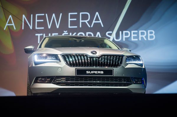 Nieuwe SKODA Superb prijzen front show