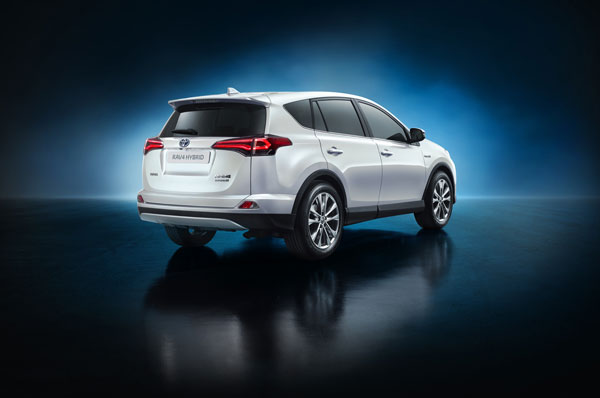 Nieuwe Toyota RAV4 Hybrid standaard AWD back