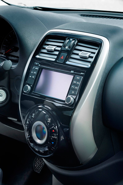 Nissan Micra N-Tec dash