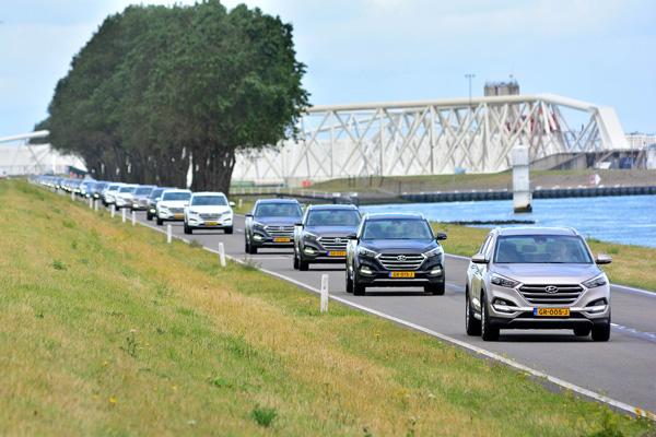 Nieuwe Hyundai Tucson raast door Nederland rij