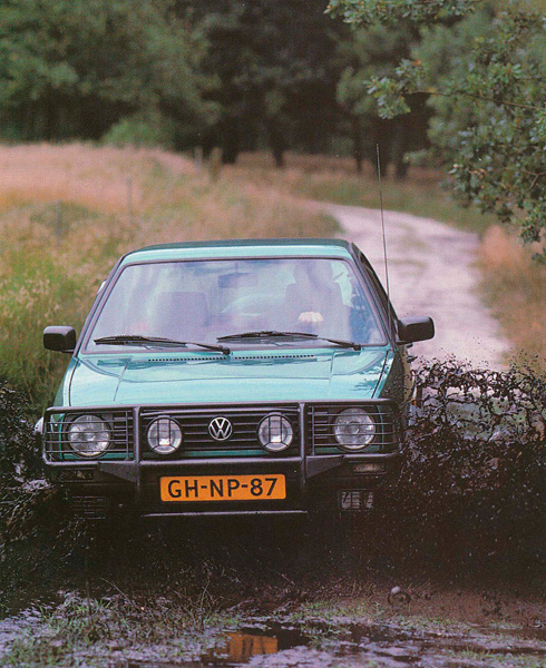 VW Golf Country front action