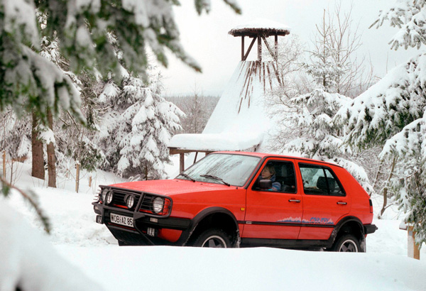 VW Golf Country snow