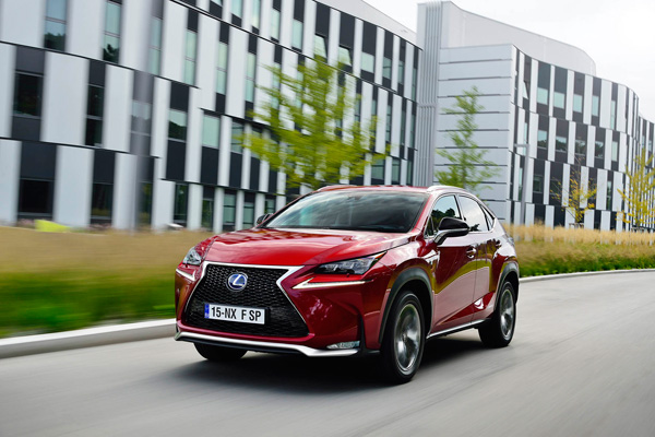 Lexus NX-300h dynamic