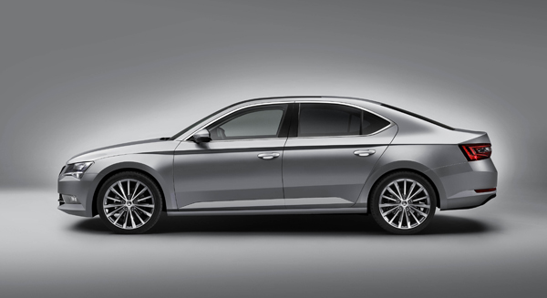 SKODA Superb side