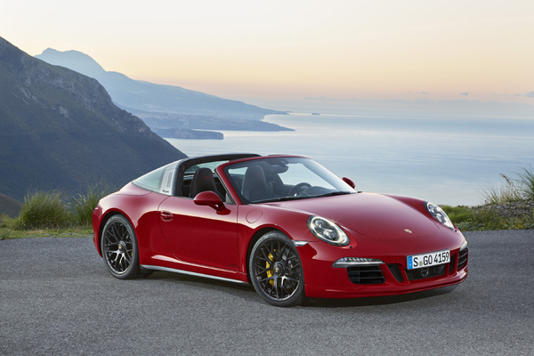 Porsche 911 Targa 4 GTS front