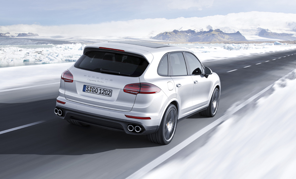 Porsche nieuwe Cayenne Turbo S back dynamic