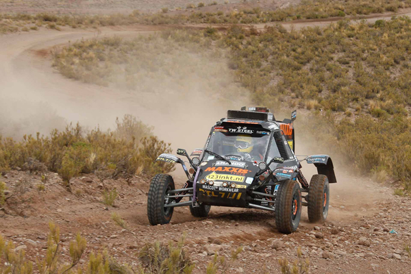 Tom Coronel Maxxis DAKAR weinig rust