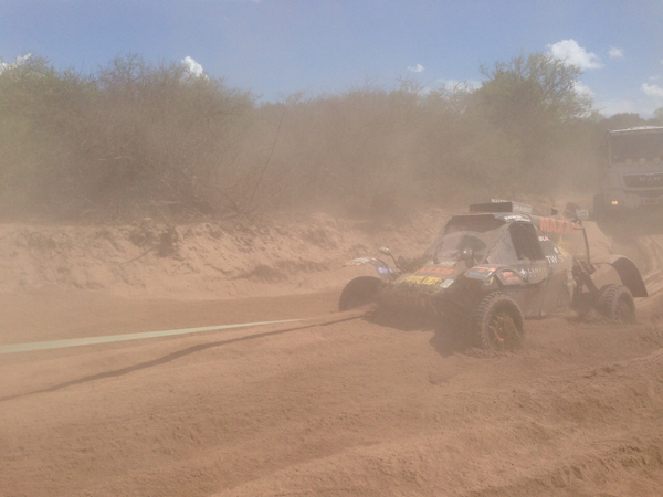 Tom Coronel Maxxis Dakar etappe10 sleep