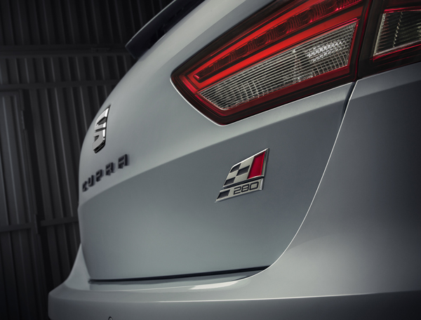 Seat Leon ST Cupra badge