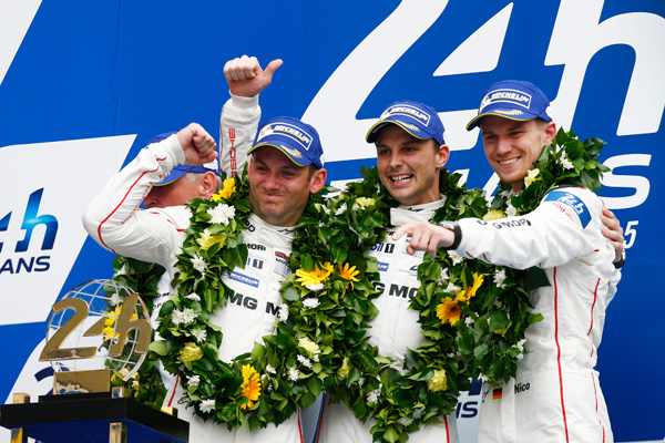 Porsche Le Mans overwinning 919 Hybrid podium