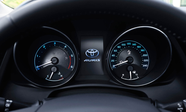 Nieuwe Toyota Auris Wagon clocks