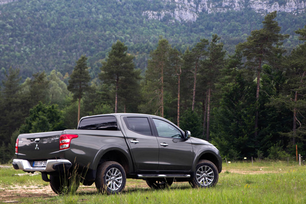 Mitsubishi L200 3kw back