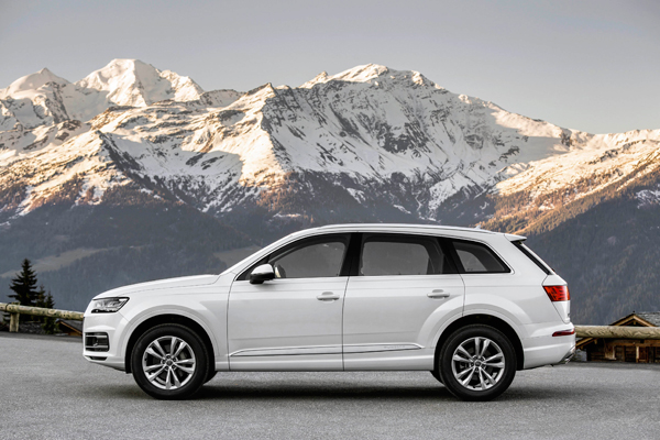 Nieuwe Audi Q7 white side