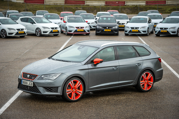 SEAT Leon ST Cupra side