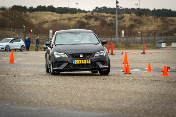 SEAT Leon ST Cupra training