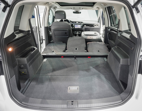 VW Touran 2015 Wolfsburg interieur