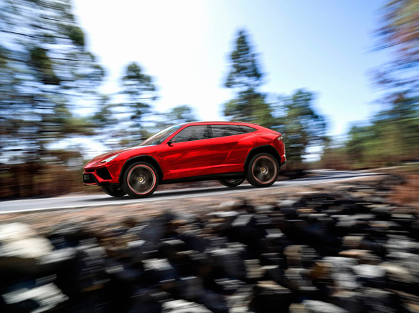 Lamborghini SUV action