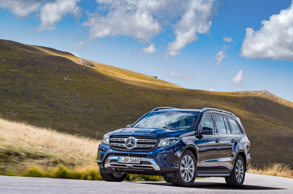 Mercedes-Benz GLS blue dynamic