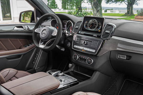 Mercedes-Benz GLS cockpit2