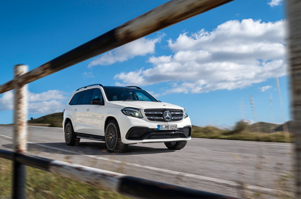 Mercedes-Benz GLS white dynamic