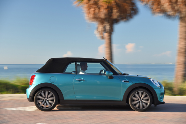 Nieuwe MINI Cooper Cabrio side