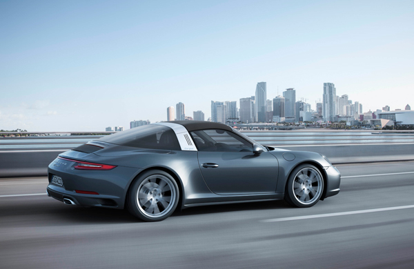 Nieuwe 911 Carrera 4 Targa grey side