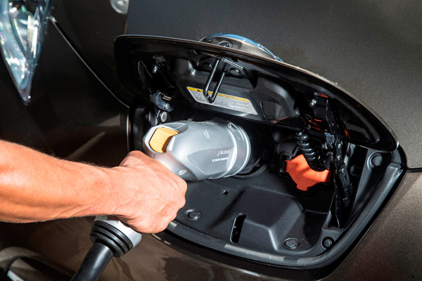 Nissan LEAF 30kWh actieradius 250 kilometer charging