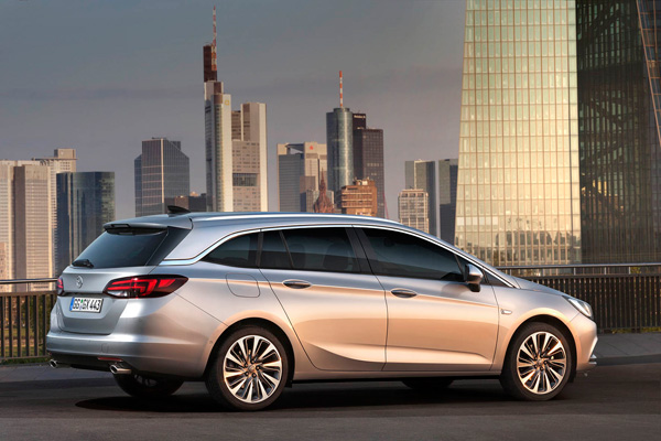 Opel Astra Sports Tourer premiere city back2