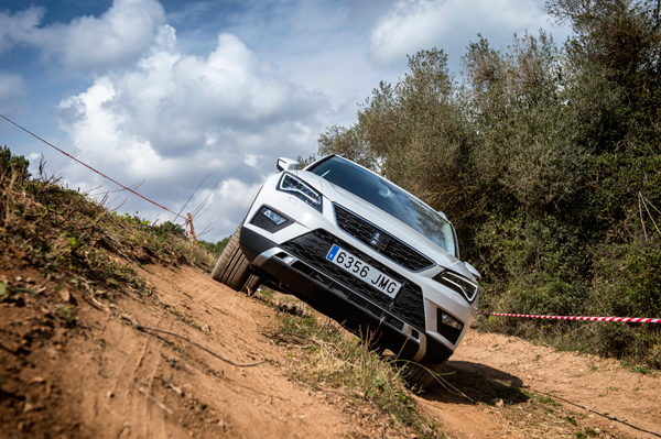 SEAT Ateca white action front