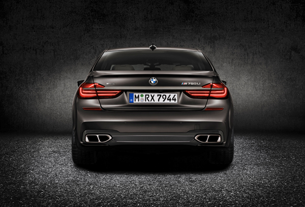 BMW M760Li xDrive back