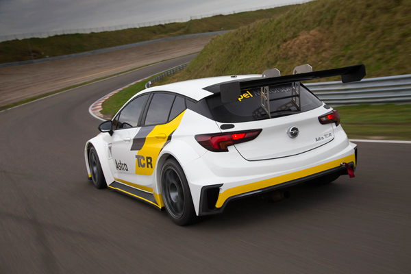 Opel Astra TCR back3kw dynamic