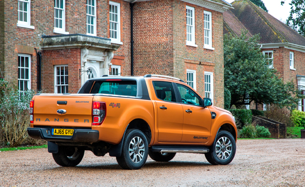 Ford Ranger 2016 Wildtrak orange back