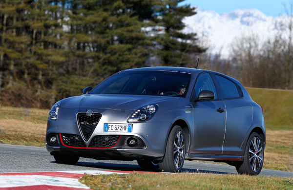 Alfa-Romeo Nuova-Giulietta grey 3kwfront dyn2