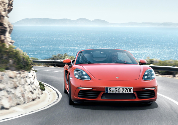 Porsche 718 boxster orange front dyn