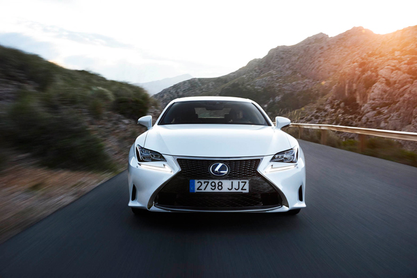 Lexus RC 300h front dynamic