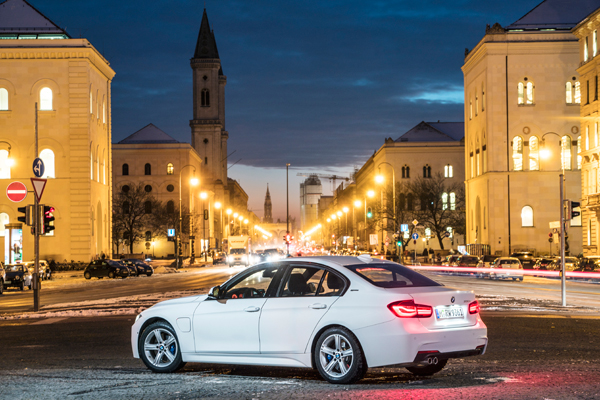 Nieuwe BMW 330e 3kwback