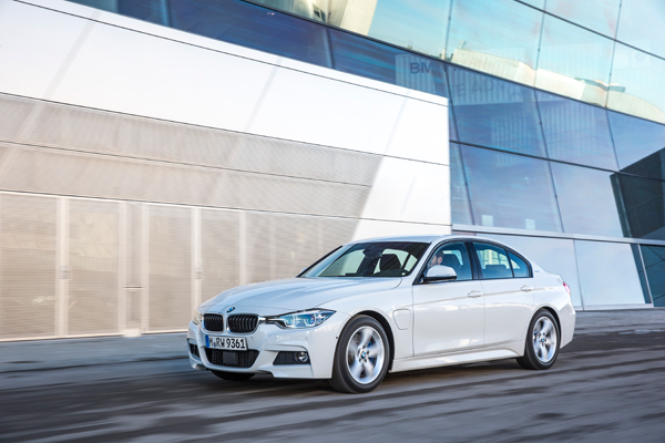 Nieuwe BMW 330e 3kwfront dynamic