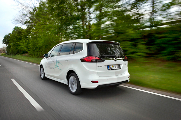 Opel Zafira Tourer dynamic back