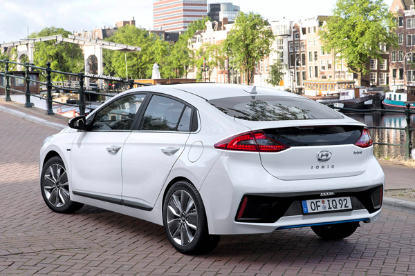 Hyundai IONIQ Hybrid back