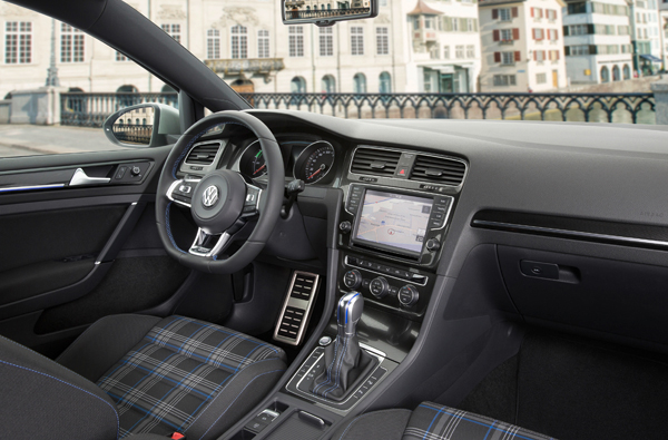 VW Golf GTE Connected Series interior