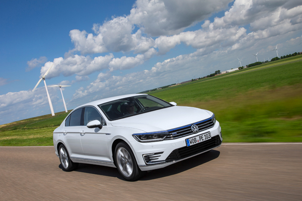 VW Passat GTE Connected Series dynamic