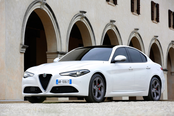 Alfa-Romeo Giulia white 3kwfront