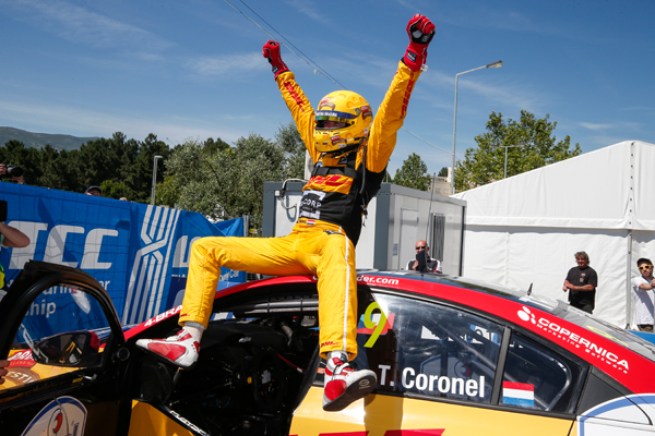 Tom Coronel WTCC Portugal zege Tom happy