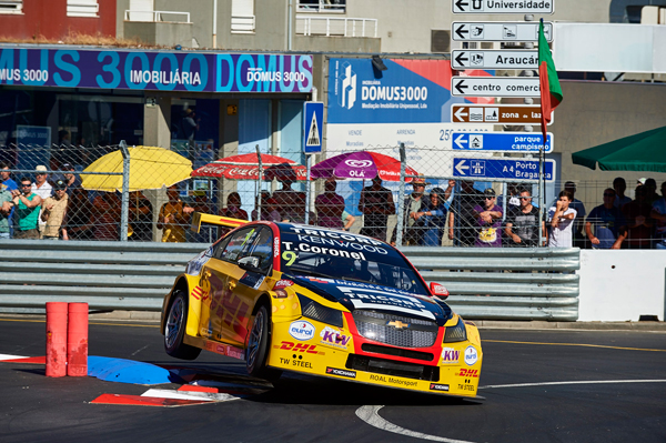 Tom Coronel WTCC Portugal zege action front