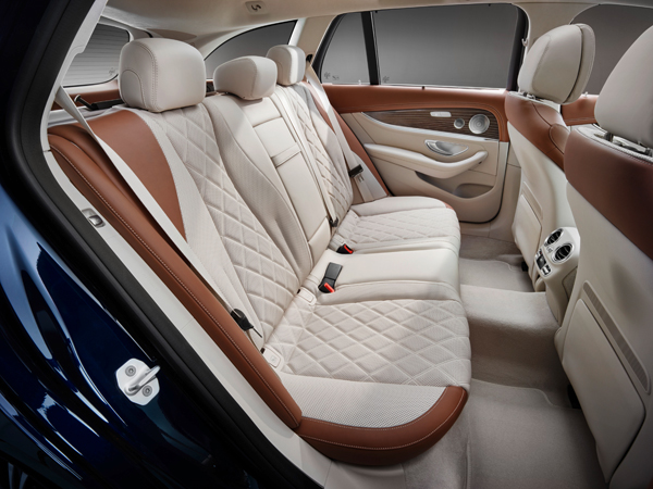 Mercedes E-Klasse Estate backseat